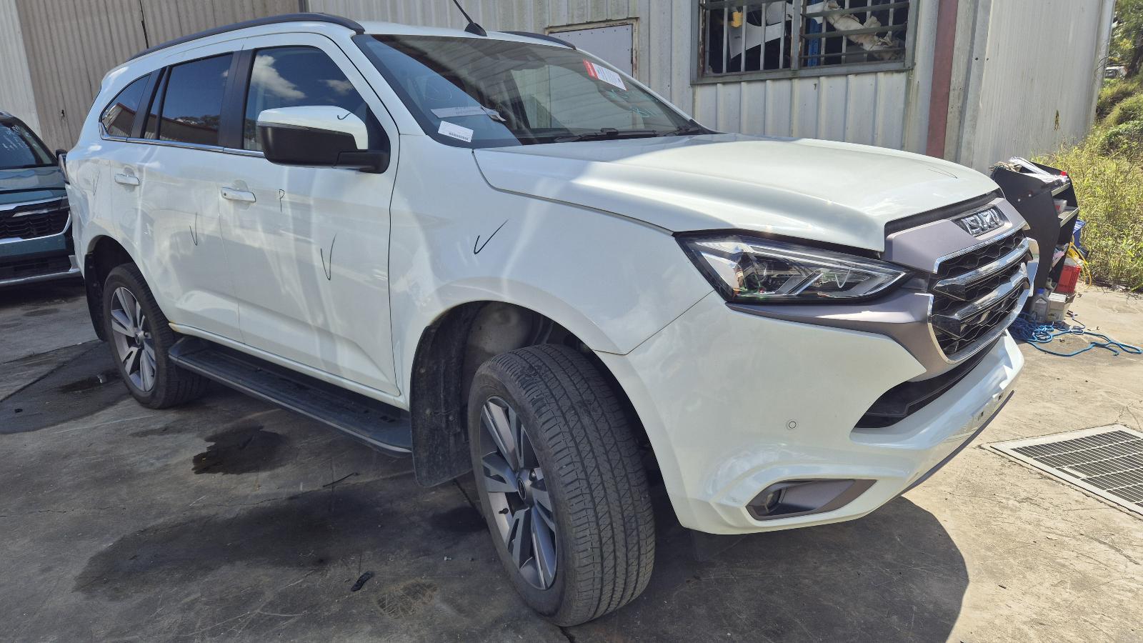 View Auto part Right Rear Door Sliding Isuzu Mu-x 2023