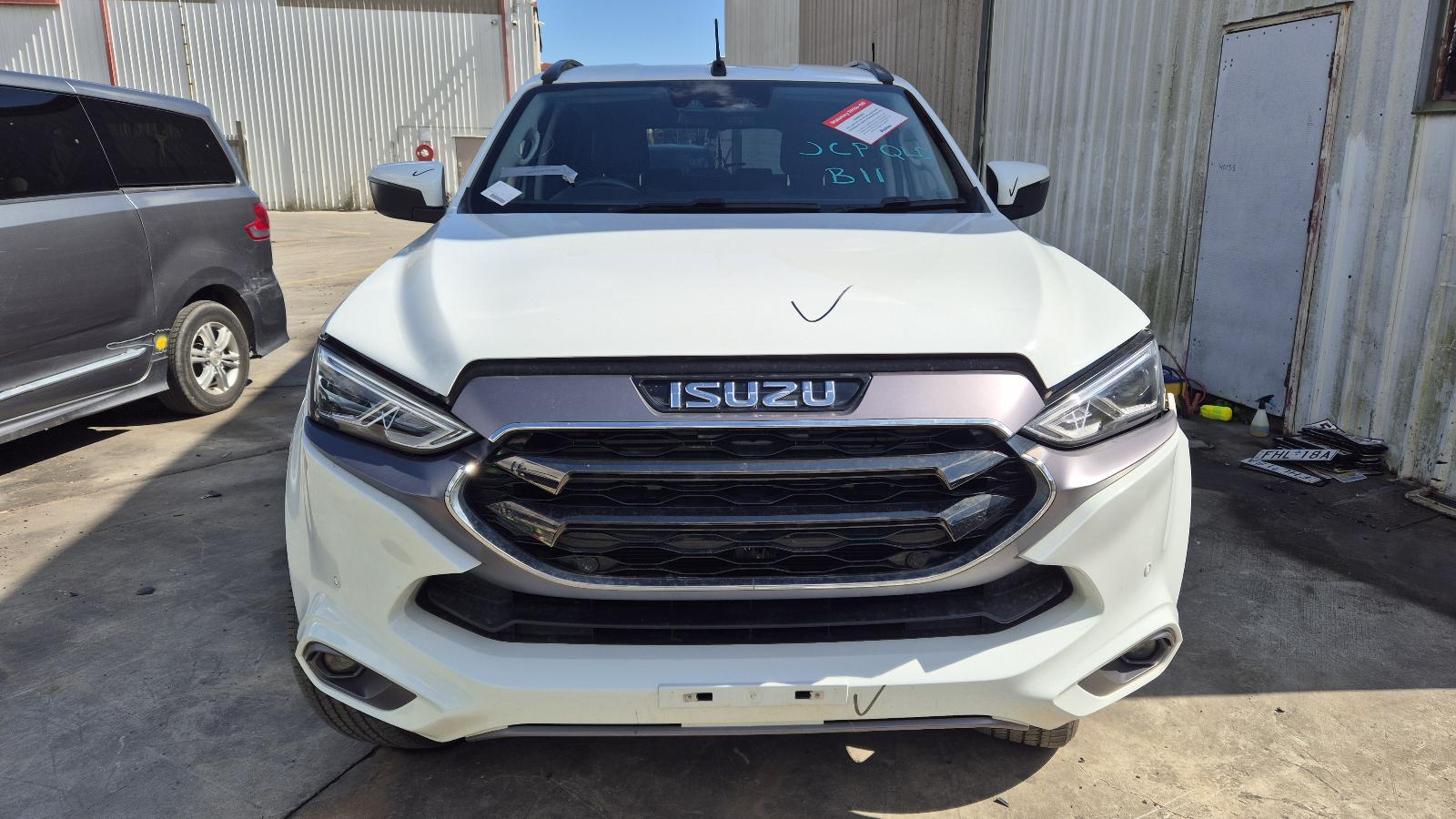 View Auto part Right Rear Door Sliding Isuzu Mu-x 2023